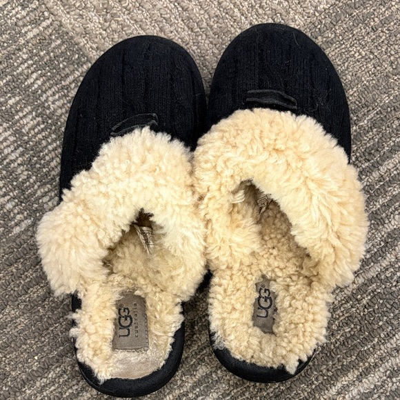 UGG Black Slippers with Tan Fur Lining - Picture 3 of 3